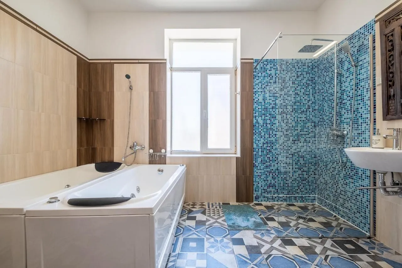 Blue House Sofia Top Center 3Bdr Family & Friends Apartman